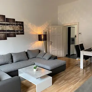 Near Yppenplatz & Brunnenmarkt Apartment